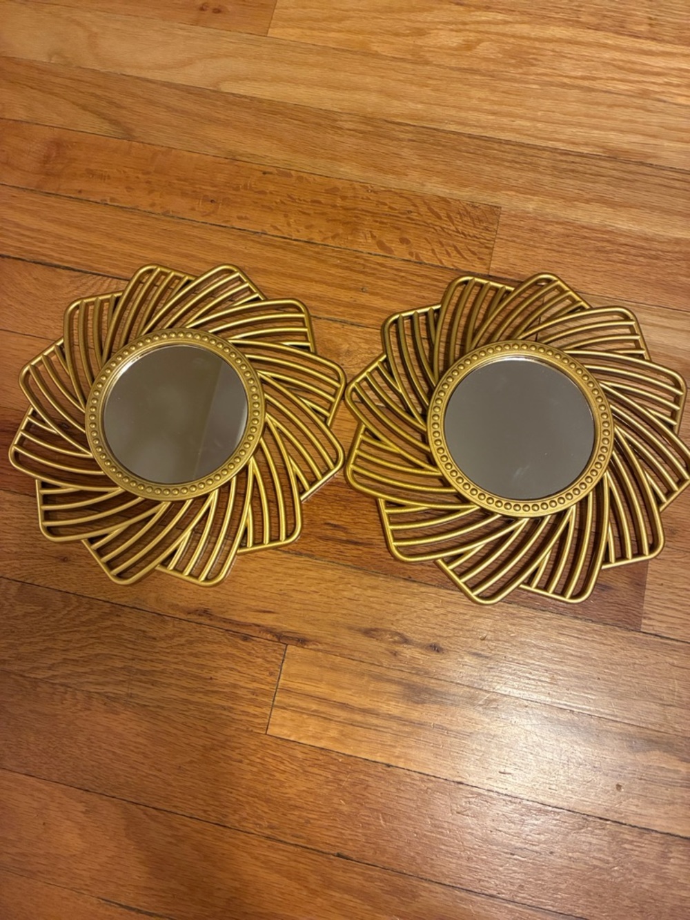 Set of starburst mirrors